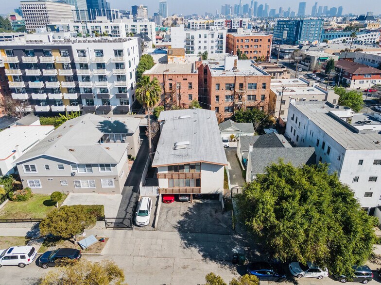 736 S Gramercy Dr, Los Angeles, CA à vendre - Photo du bâtiment - Image 3 de 16