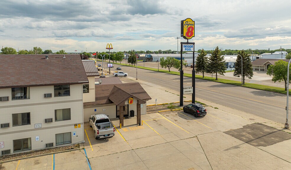 2324 2nd Ave W, Williston, ND à vendre - Photo du bâtiment - Image 1 de 1