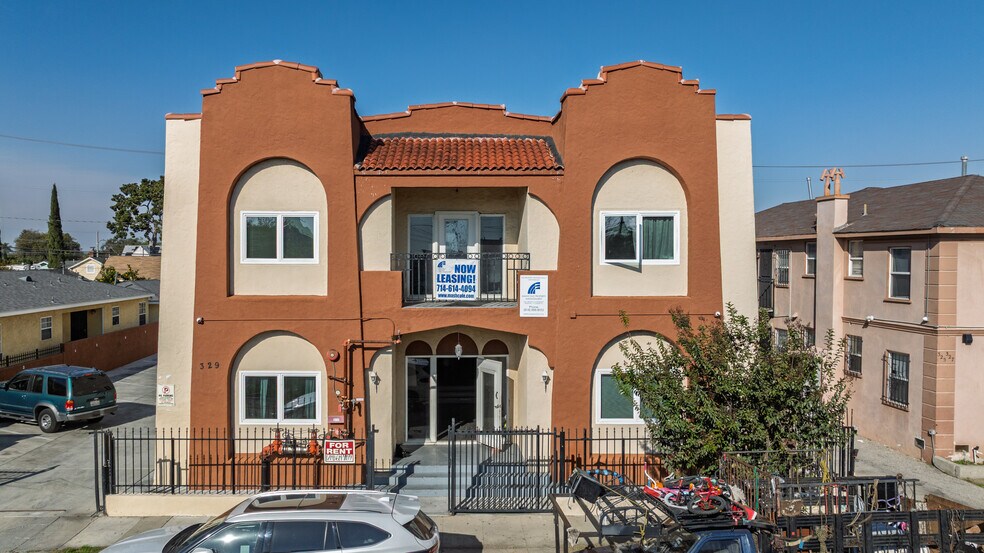 329 W Magnolia St, Compton, CA à vendre - Photo principale - Image 1 de 16