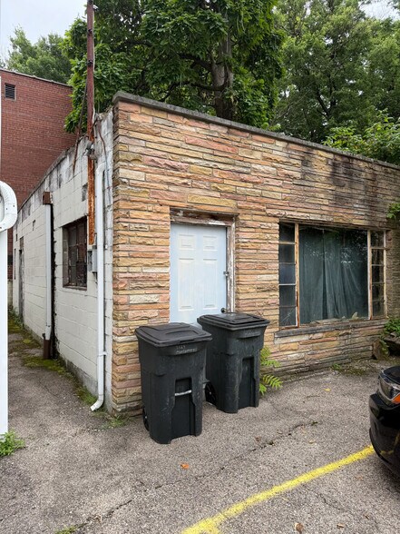 7124-7126 Montgomery Rd, Cincinnati, OH à vendre - Photo du bâtiment - Image 2 de 6
