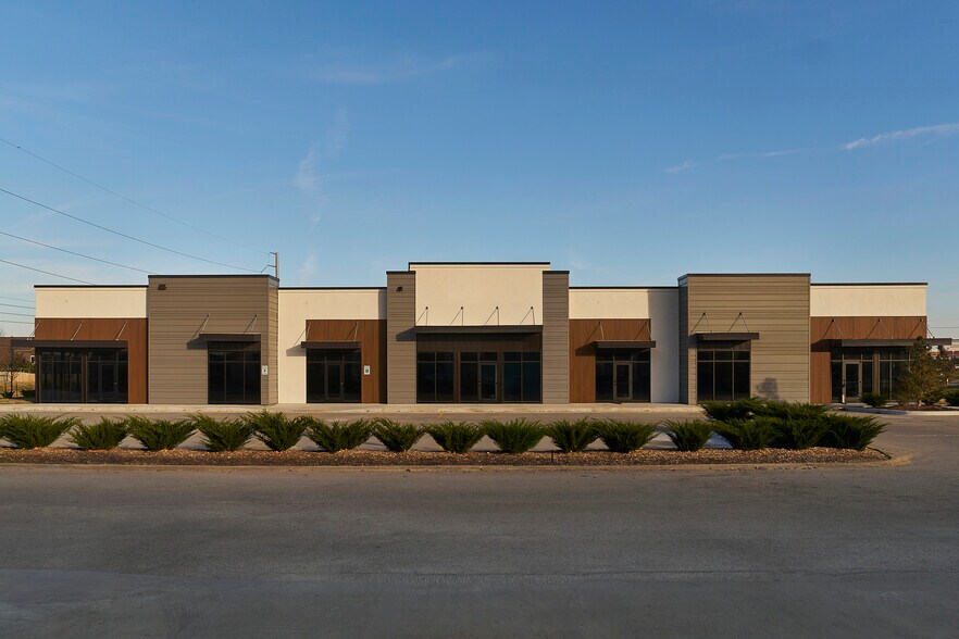150 Tudor Rd, Lee's Summit, MO à louer - Photo du bâtiment - Image 2 de 3
