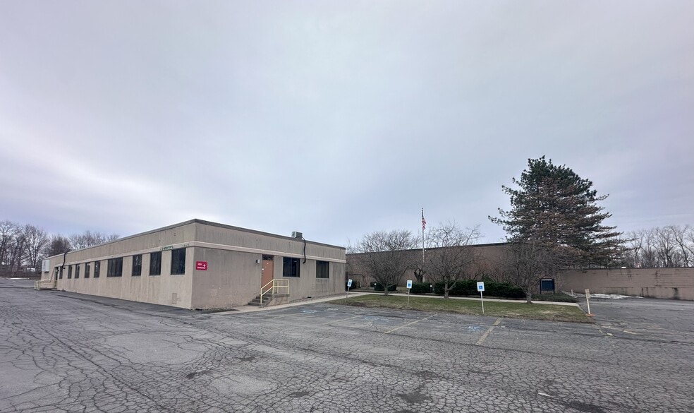 607 Phillips St, Fulton, NY for sale - Building Photo - Image 2 of 25