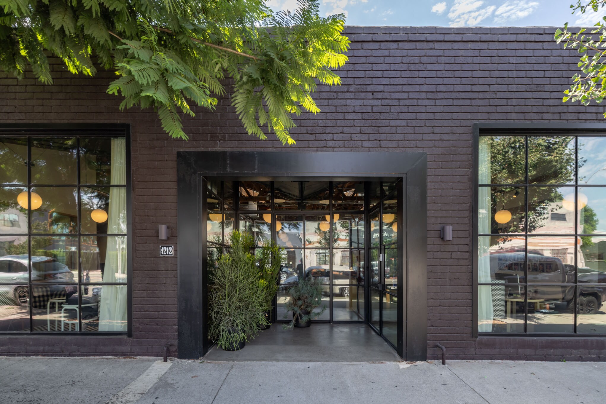 4216 W Jefferson Blvd, Los Angeles, CA à louer Photo du bâtiment- Image 1 de 43