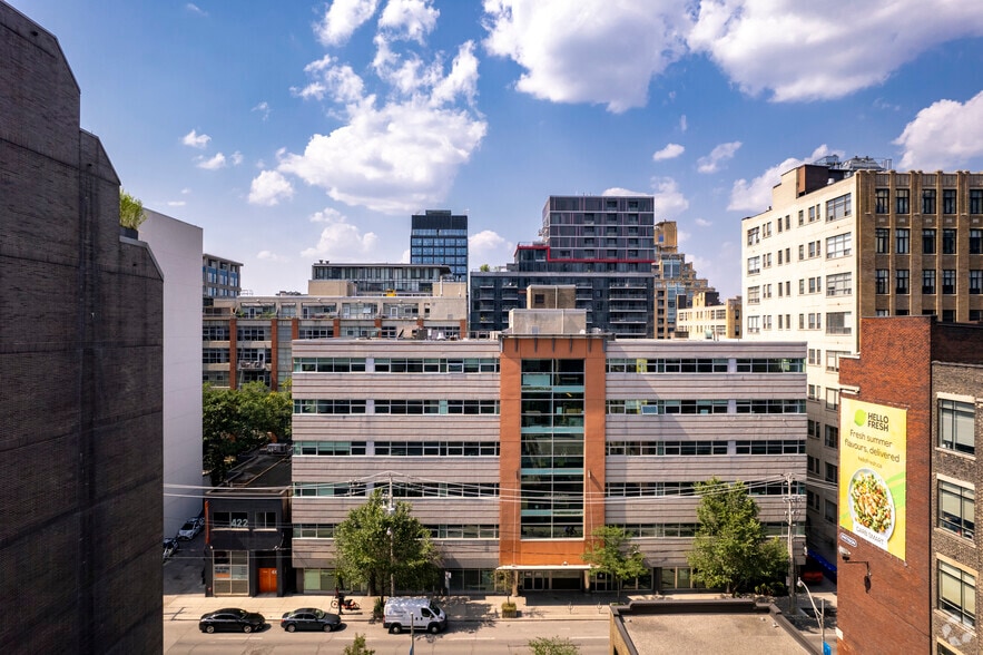 410 Adelaide St W, Toronto, ON à louer - Photo du bâtiment - Image 2 de 7