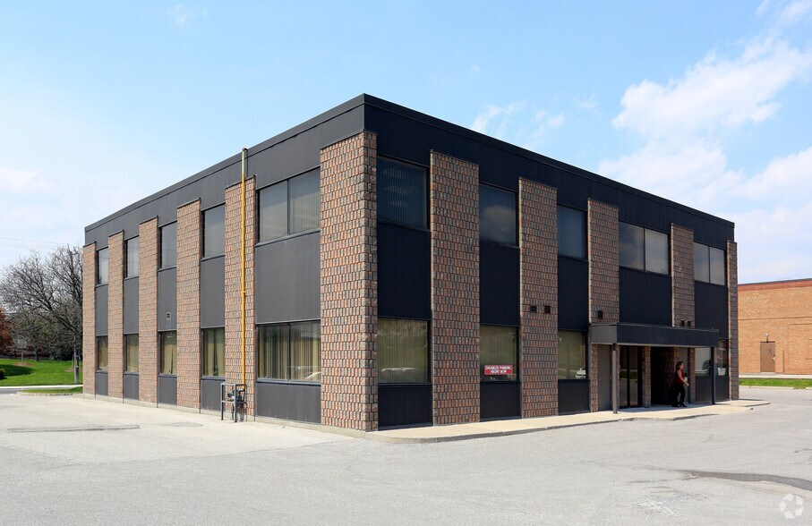 375 Finley Ave, Ajax, ON à vendre - Photo principale - Image 1 de 1