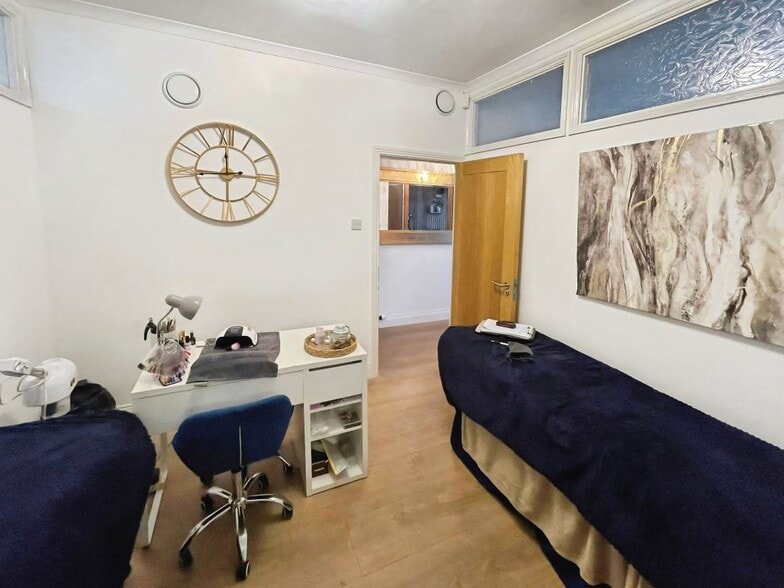 39 Sevenoaks Dr, Sunderland for sale - Interior Photo - Image 3 of 6