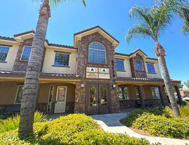 27174 Newport Rd, Menifee, CA à vendre - Photo du bâtiment - Image 1 de 7