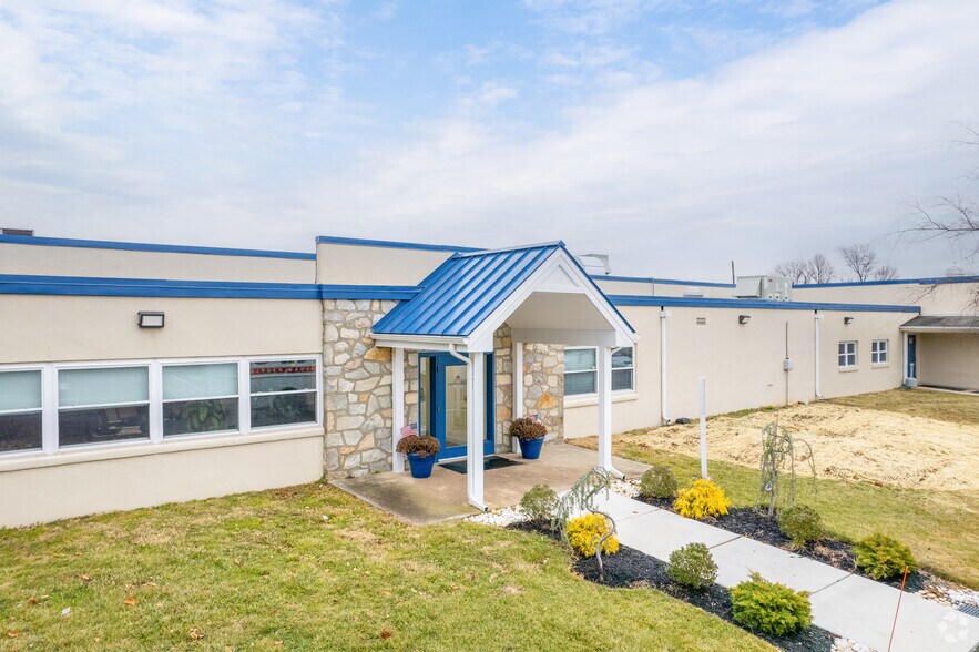 315 W Street Rd, Warminster Township, PA à louer - Photo du bâtiment - Image 2 de 4