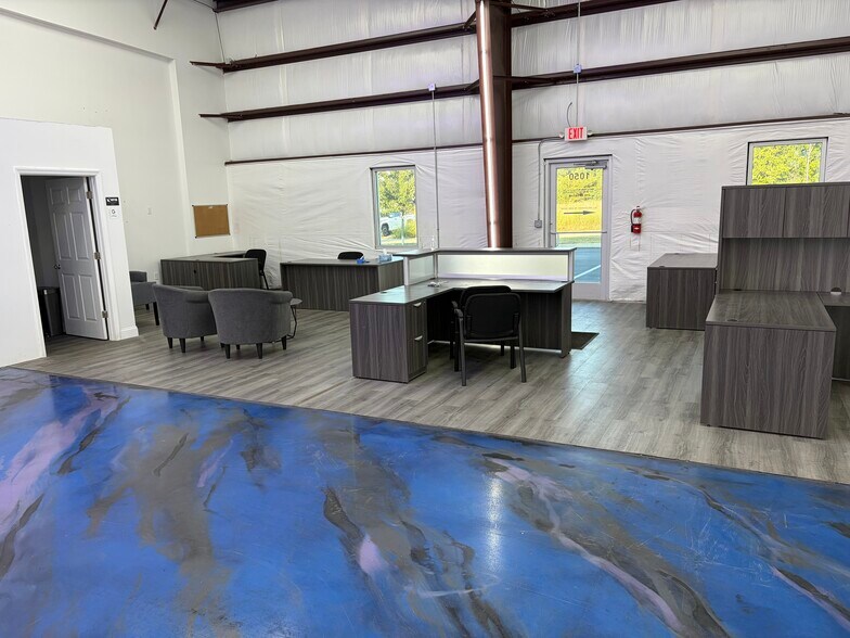 1050 Wies Industrial Dr, Lake Saint Louis, MO for lease - Building Photo - Image 3 of 4