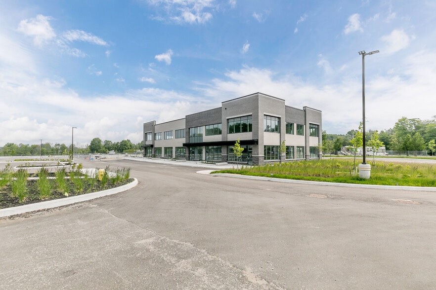 670 Balm Beach Rd E, Midland, ON for lease - Building Photo - Image 3 of 34