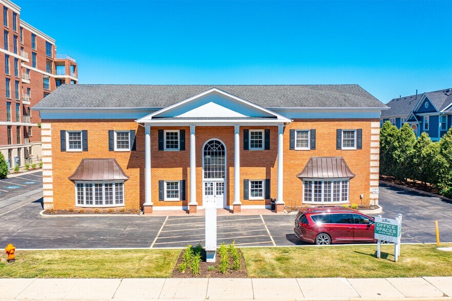 552 S Washington St, Naperville, IL à louer - Photo principale - Image 1 de 12