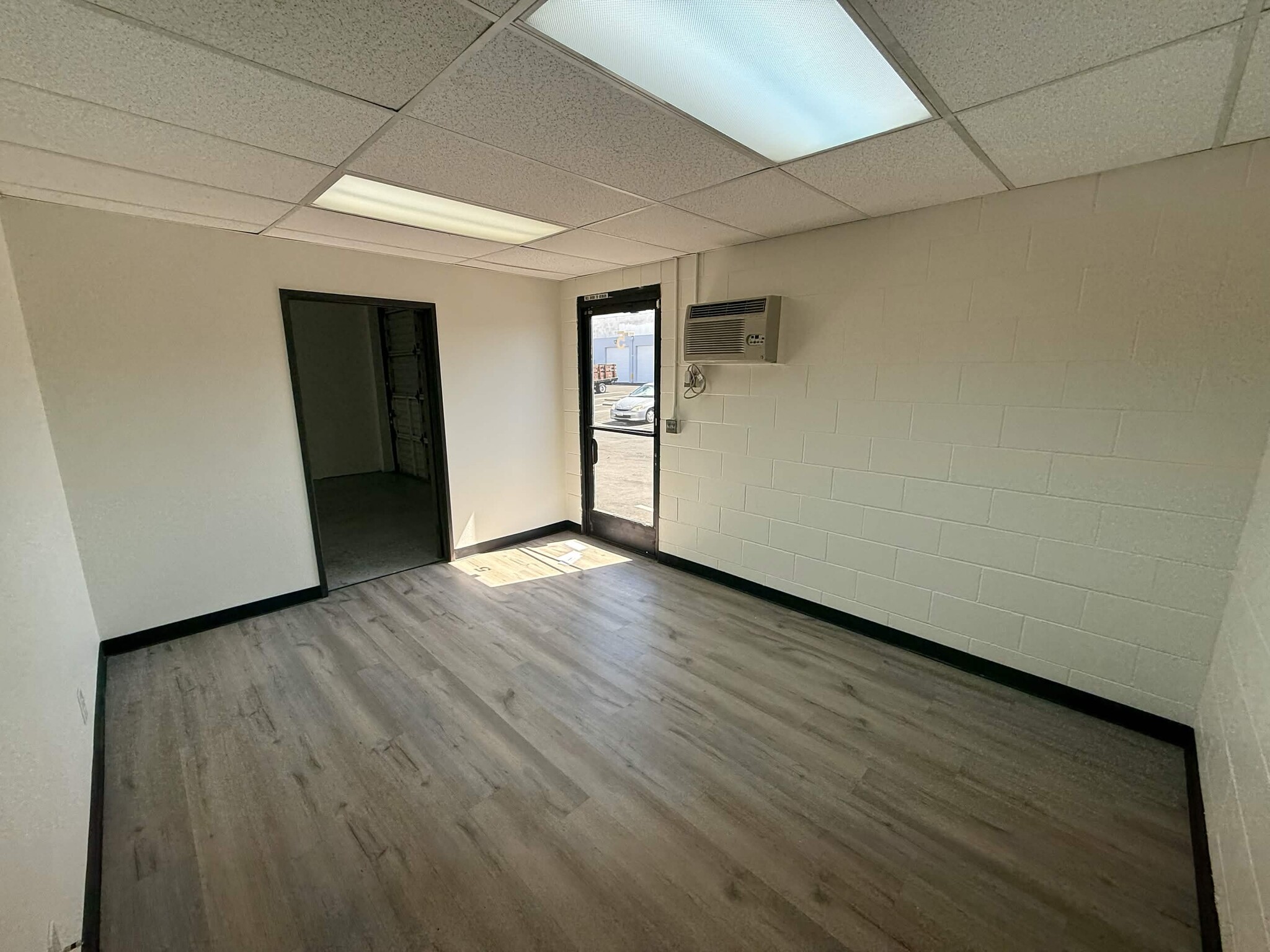 9850-9860 Owensmouth Ave, Chatsworth, CA for lease Interior Photo- Image 1 of 4