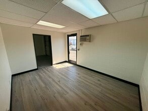 9850-9860 Owensmouth Ave, Chatsworth, CA for lease Interior Photo- Image 1 of 4