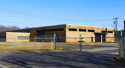 47 Langstaff Ave, Edison, NJ for lease Building Photo- Image 2 of 3