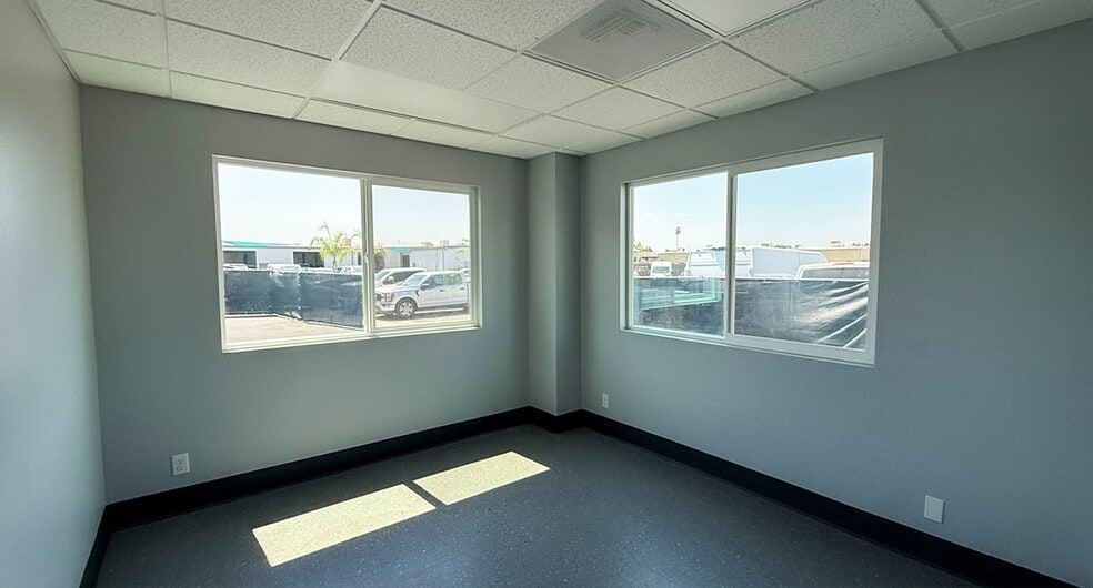 4973 E Lansing Way, Fresno, CA for lease - Interior Photo - Image 3 of 6
