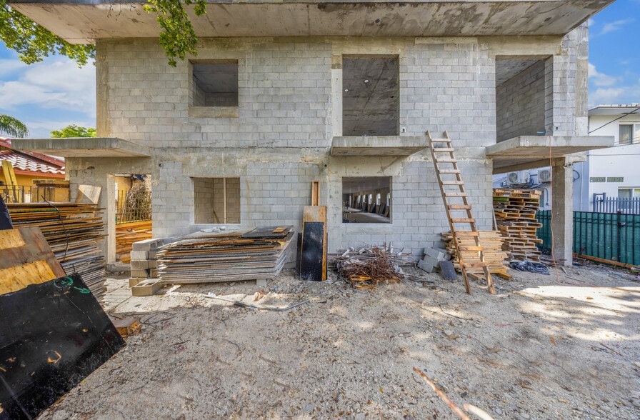 1254 SW 2nd St, Miami, FL à vendre - Photo du bâtiment - Image 3 de 59