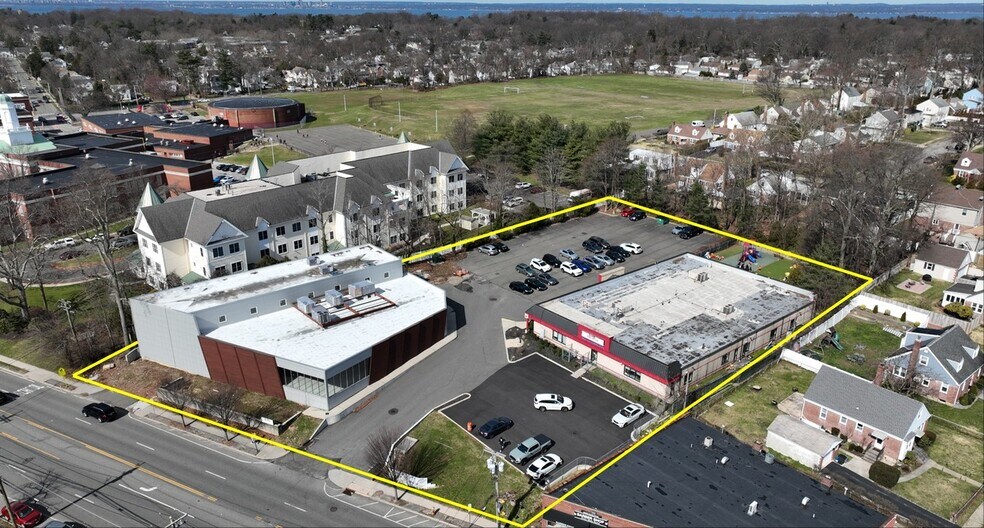 41 Forest Ave, Glen Cove, NY à louer - Photo du bâtiment - Image 2 de 11