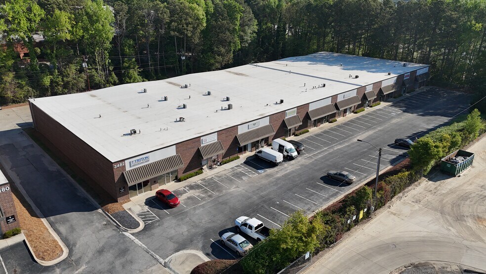 3480 Oakcliff Rd, Doraville, GA à louer - Photo du bâtiment - Image 3 de 17