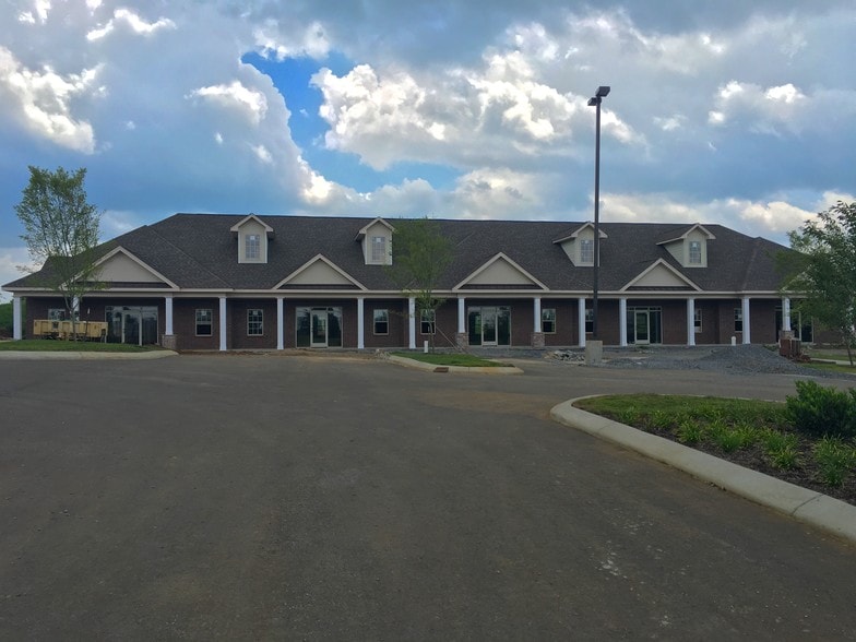 1528 Hunt Club Blvd, Gallatin, TN for lease - Primary Photo - Image 1 of 8