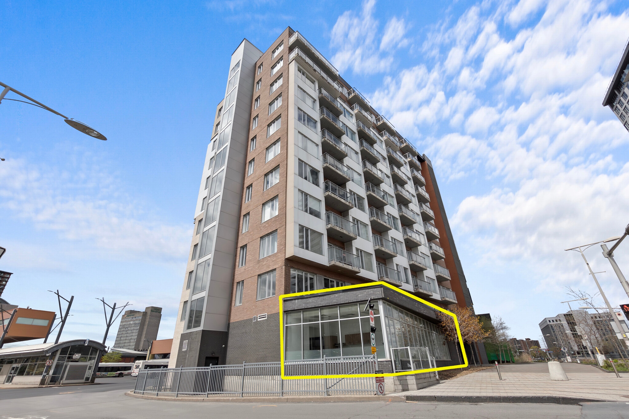 1155 Rue Saint-Charles O, Longueuil, QC à louer Photo du bâtiment- Image 1 de 4