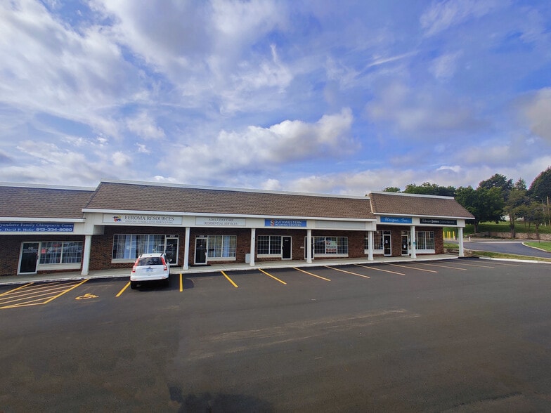 8121-8147 Parallel Pky, Kansas City, KS à louer - Photo du bâtiment - Image 3 de 4