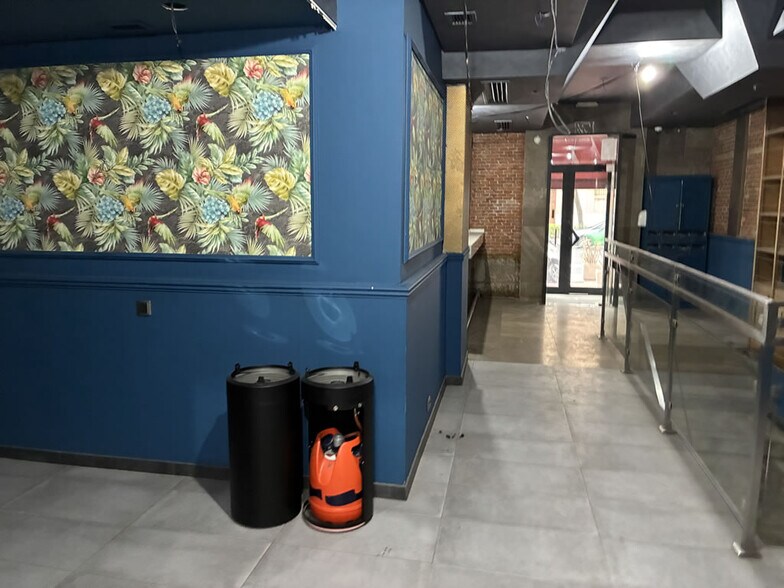 Commerce de détail dans Madrid, Madrid à louer - Photo du bâtiment - Image 3 de 7