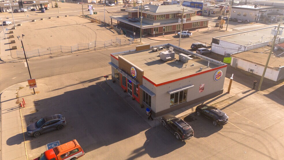 901 Alaska Av, Dawson Creek, BC à vendre - Photo du bâtiment - Image 2 de 4