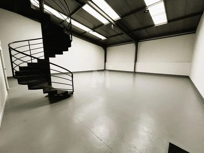 Flex in Évry-Courcouronnes for lease - Interior Photo - Image 3 of 13