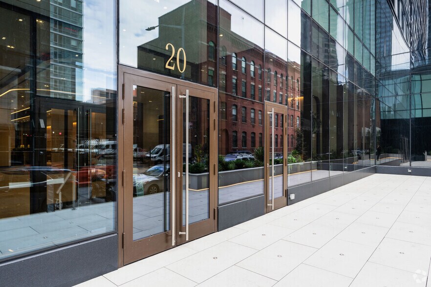 625-635 Fulton St, Brooklyn, NY à louer - Photo du bâtiment - Image 2 de 9