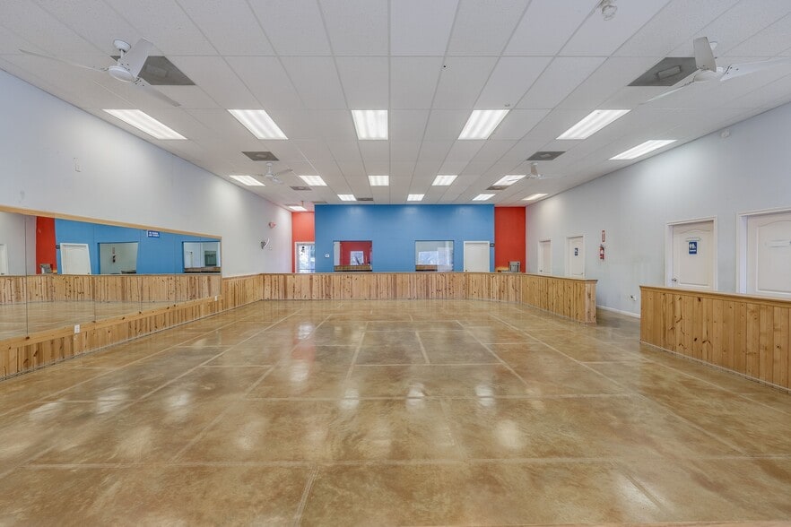 20615 Dawn Dr, Lago Vista, TX for sale - Building Photo - Image 3 of 33