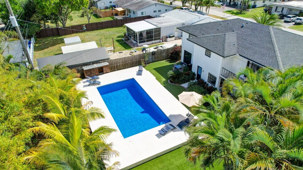 807 SW 14th Ct, Fort Lauderdale, FL à vendre - Photo du bâtiment - Image 3 de 11