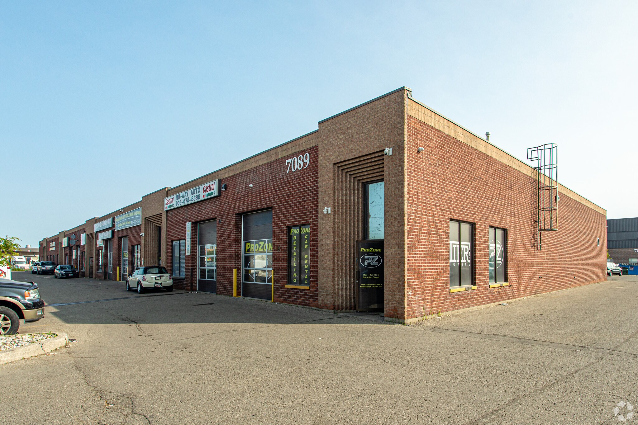 7089 Torbram Rd, Mississauga, ON à vendre Photo principale- Image 1 de 1