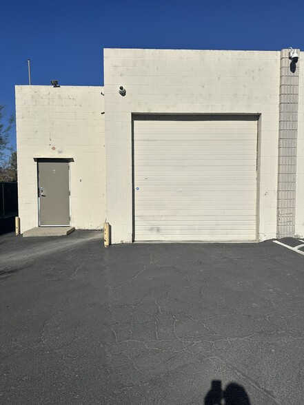 6837 Canoga Ave, Canoga Park, CA for lease - Building Photo - Image 1 of 3