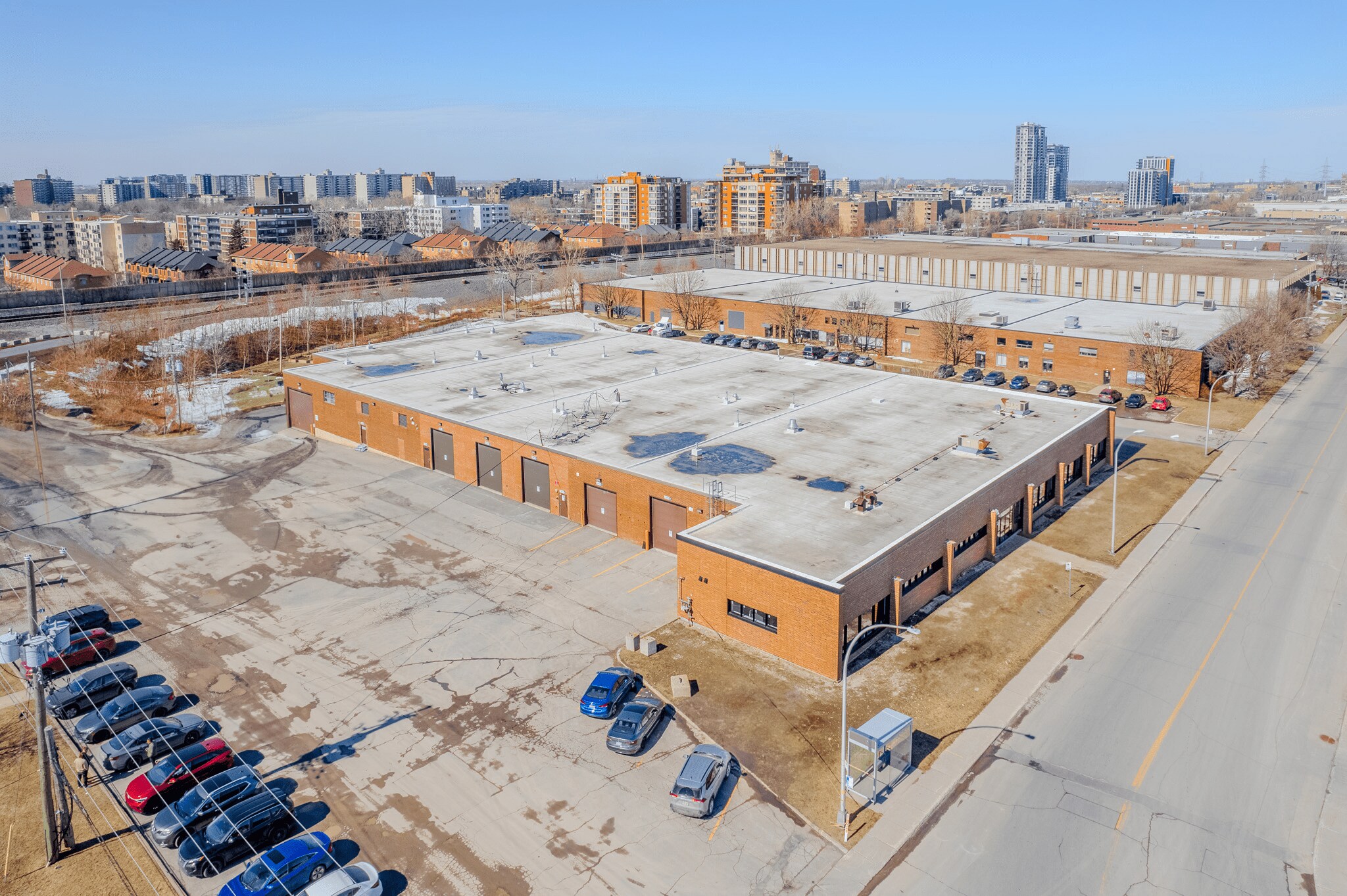 605-607 Rue Deslauriers, Saint-Laurent, QC à vendre Photo du bâtiment- Image 1 de 1