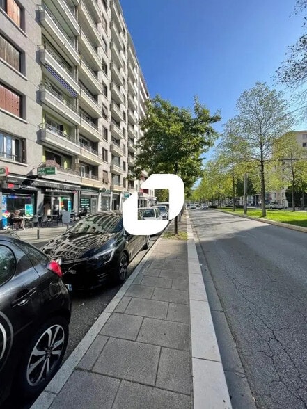 48 Boulevard Joseph Vallier, Grenoble à louer - Photo du bâtiment - Image 2 de 16