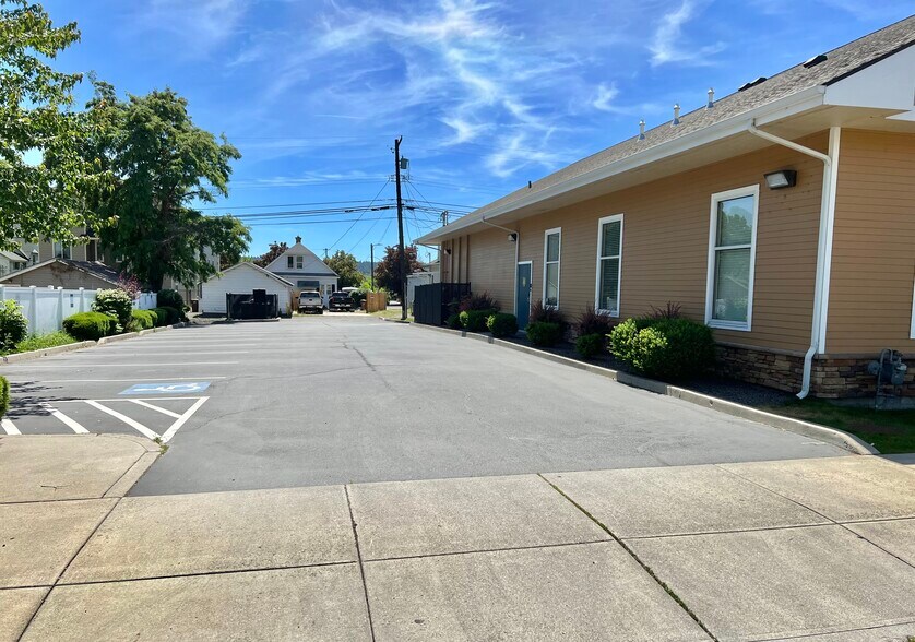 1720 N Hamilton St, Spokane, WA à louer - Photo du bâtiment - Image 3 de 25