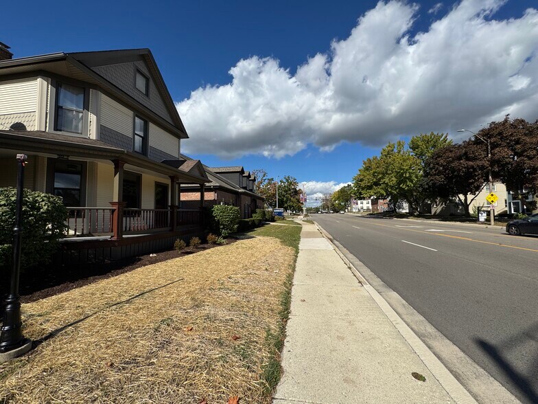 121 N Washington St, Naperville, IL à louer - Photo du bâtiment - Image 3 de 12