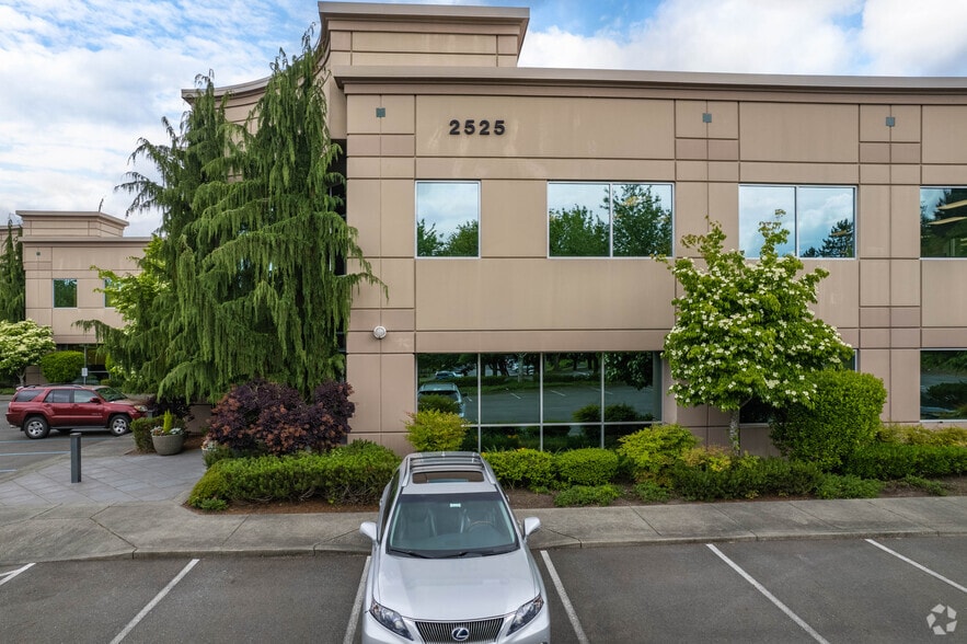 2525 220th St SE, Bothell, WA à louer - Photo du bâtiment - Image 2 de 5