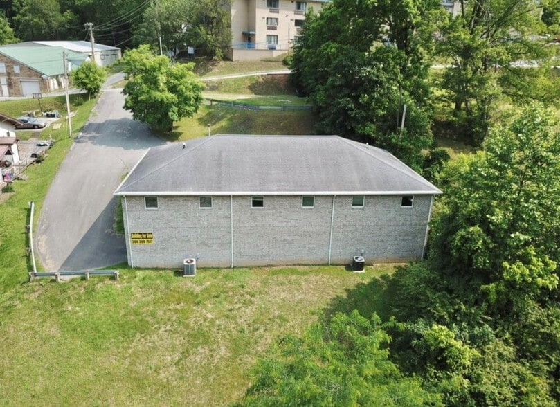 319 Main St, Clay, WV à vendre - Photo du bâtiment - Image 2 de 16