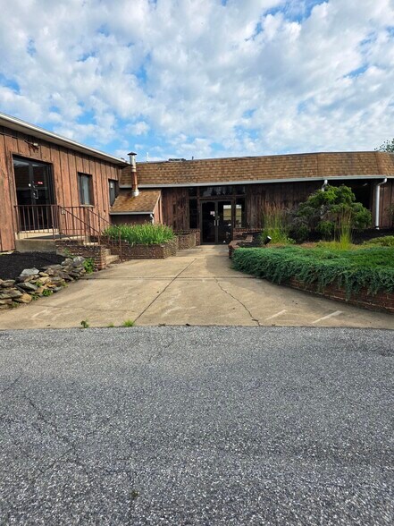 3488 Board Rd, York, PA à vendre - Photo du bâtiment - Image 2 de 4