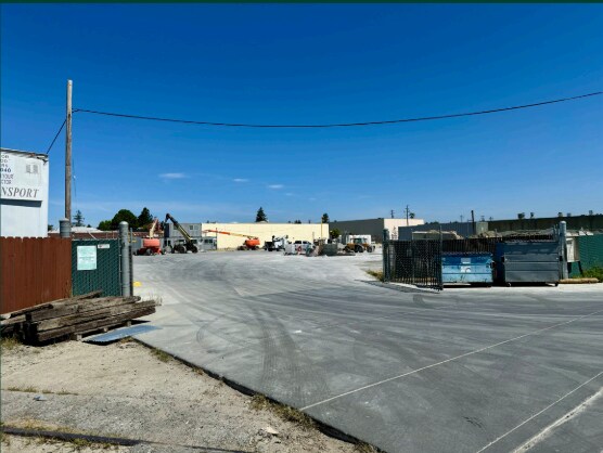 1026 Bransten Rd, San Carlos, CA à louer - Photo du bâtiment - Image 3 de 5