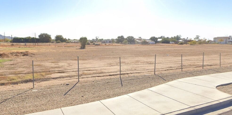 15515 E Riggs Rd, Gilbert, AZ à vendre - Photo du bâtiment - Image 2 de 2