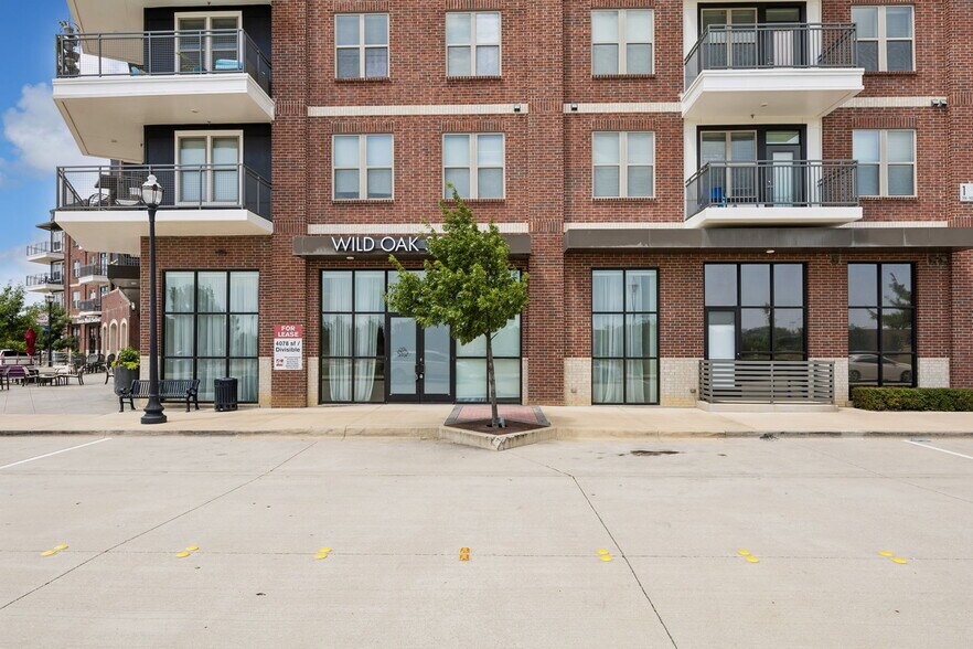400 S Oak St, Roanoke, TX à louer - Photo du bâtiment - Image 2 de 10