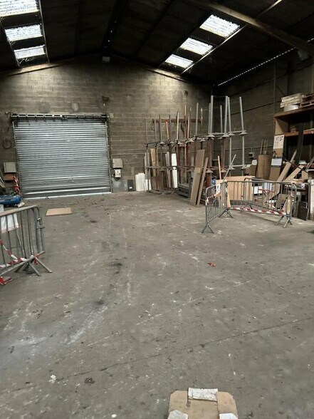 Flex in Champagne-au-Mont-d'Or for lease - Building Photo - Image 2 of 7