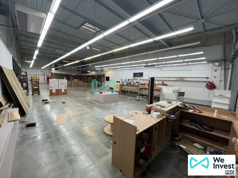 Retail in Reims for lease - Interior Photo - Image 3 of 10
