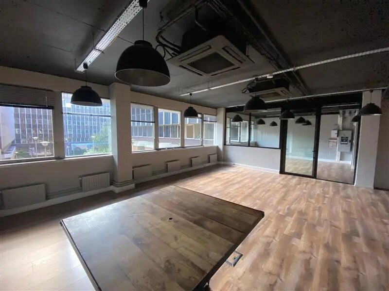 Office in Fontenay-sous-Bois for lease Interior Photo- Image 1 of 7