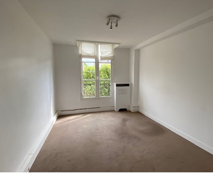 Office in Versailles for lease - Interior Photo - Image 3 of 7