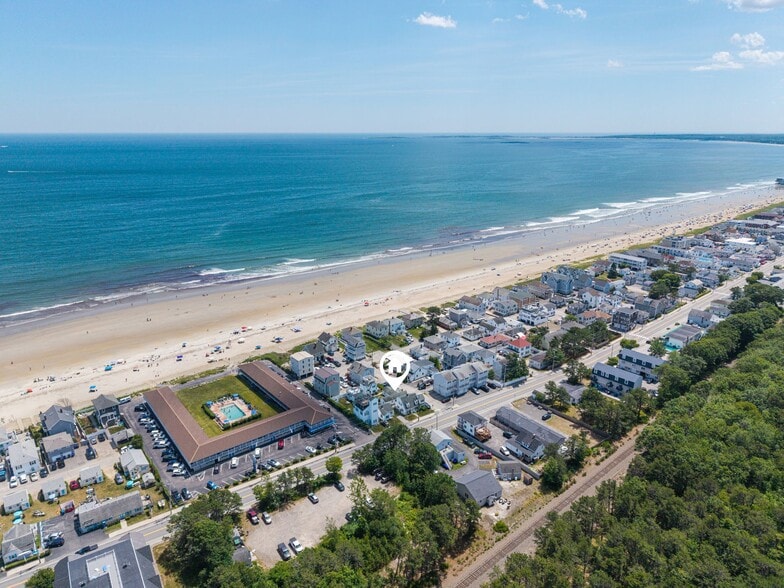 165 E Grand Ave, Old Orchard Beach, ME à vendre - Photo du bâtiment - Image 2 de 14