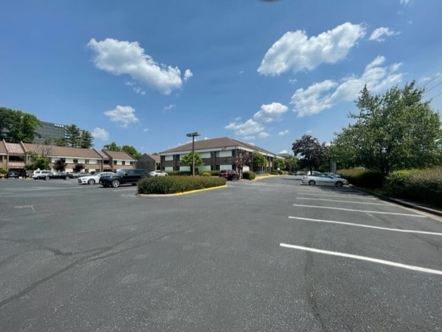 8300 Old Courthouse Rd, Vienna, VA for lease - Building Photo - Image 3 of 8