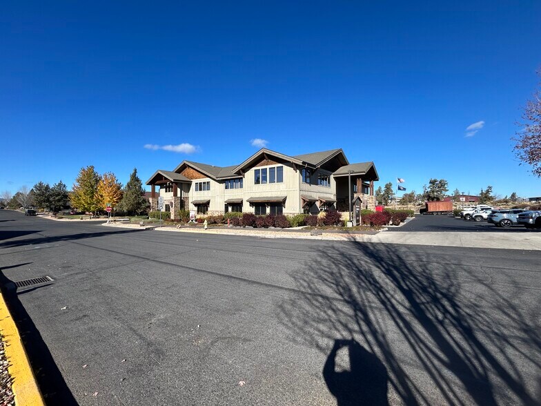 525 SW Umatilla St, Redmond, OR à vendre - Photo du bâtiment - Image 3 de 40